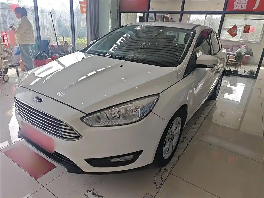 Ford Focus 2017 Sedan 1.6L Automatic Comfort Smart Edition — миниатюра 2