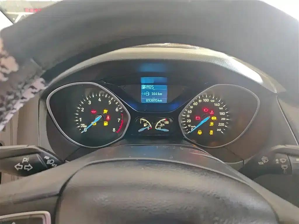 Ford Focus 2017 Sedan 1.6L Automatic Comfort Smart Edition — миниатюра 12