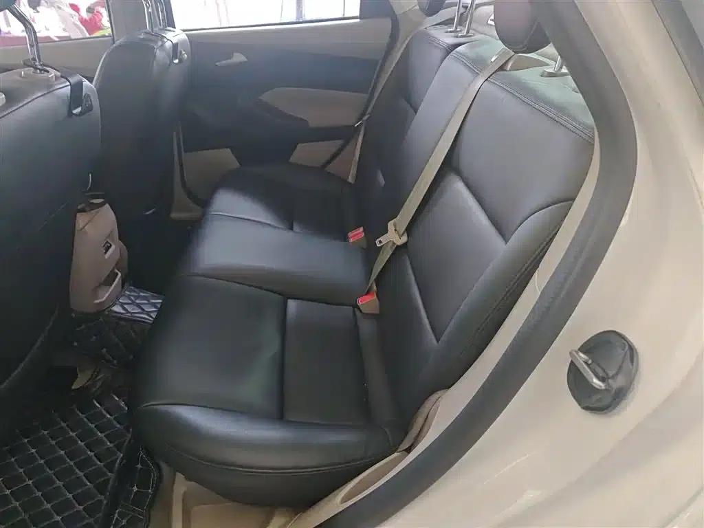Ford Focus 2017 Sedan 1.6L Automatic Comfort Smart Edition — миниатюра 17