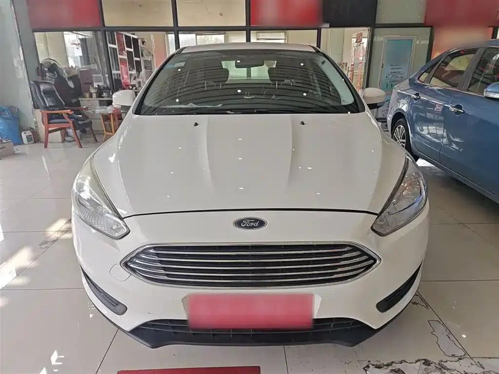 Ford Focus 2017 Sedan 1.6L Automatic Comfort Smart Edition — миниатюра 3