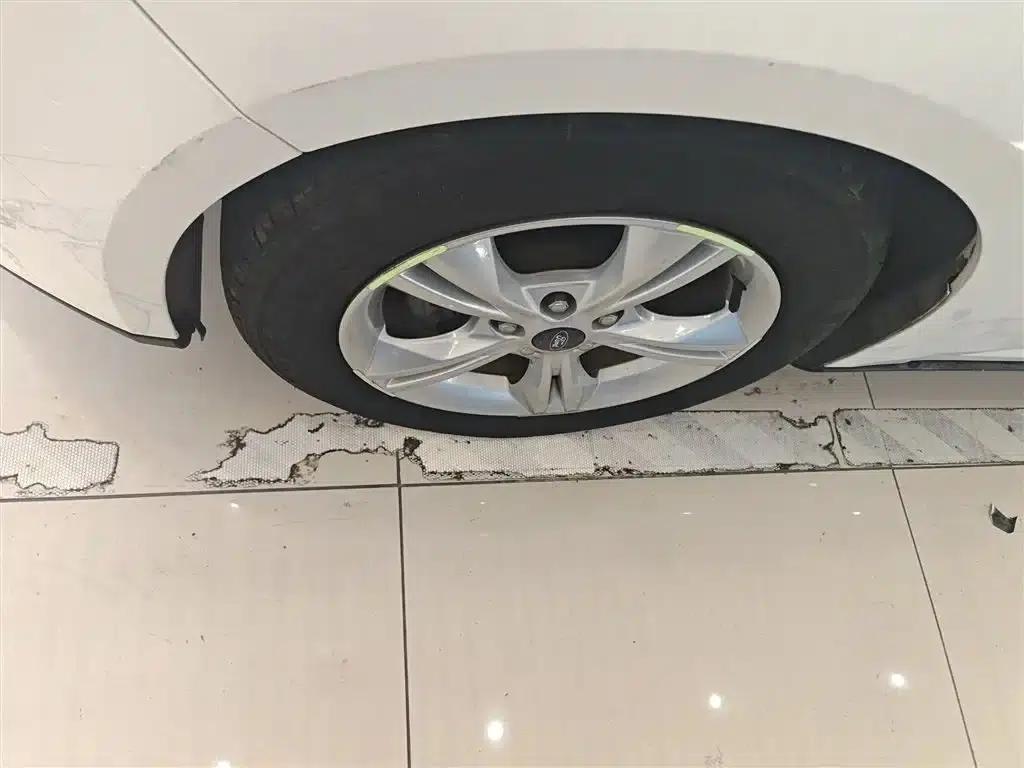 Ford Focus 2017 Sedan 1.6L Automatic Comfort Smart Edition — миниатюра 23