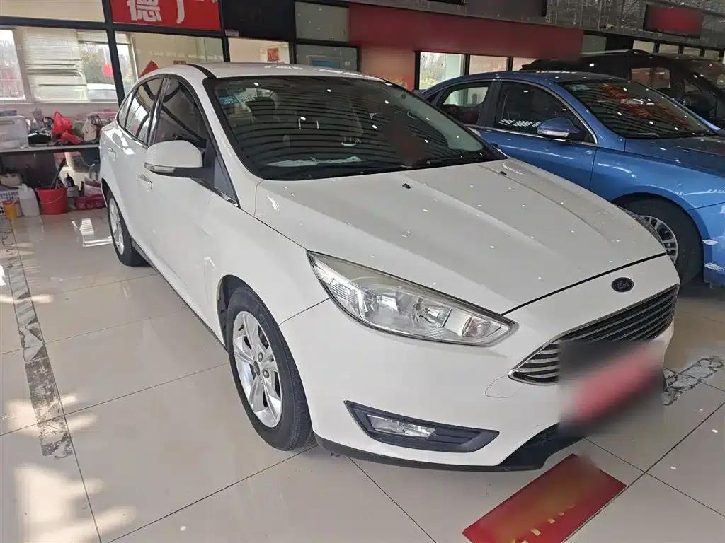 Ford Focus 2017 Sedan 1.6L Automatic Comfort Smart Edition — миниатюра 4