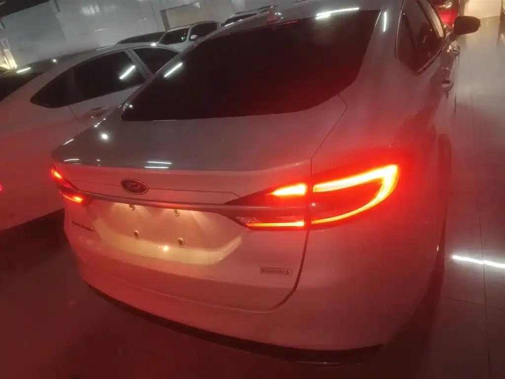 2017 Ford Mondeo EcoBoost 200 Fashion Edition — миниатюра 22