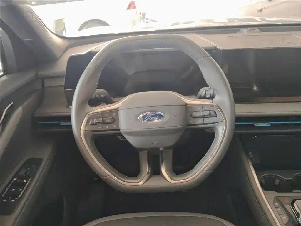 2023 Ford Edge L 2.0T EcoBoost 2WD 7-Seat Luxury — миниатюра 3