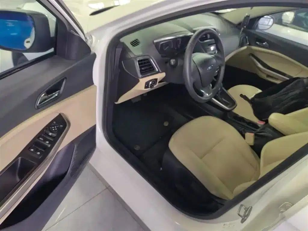 2017 Ford Focus Facelift 1.5L Automatic Comfort Model — миниатюра 13
