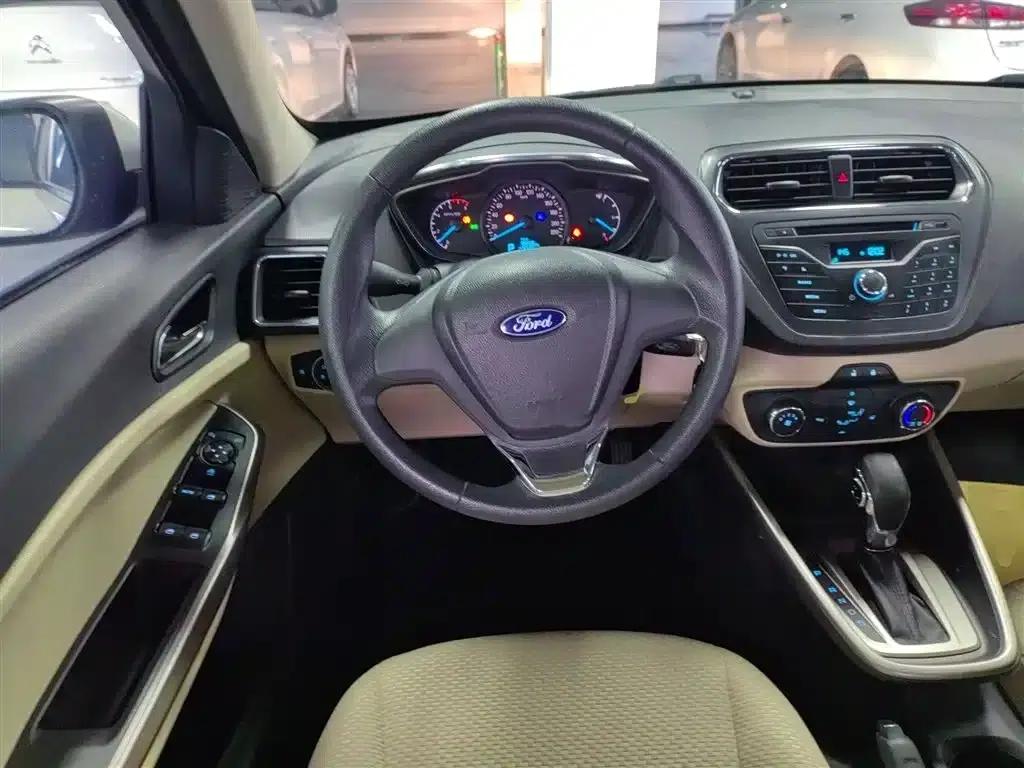 2017 Ford Focus Facelift 1.5L Automatic Comfort Model — миниатюра 3