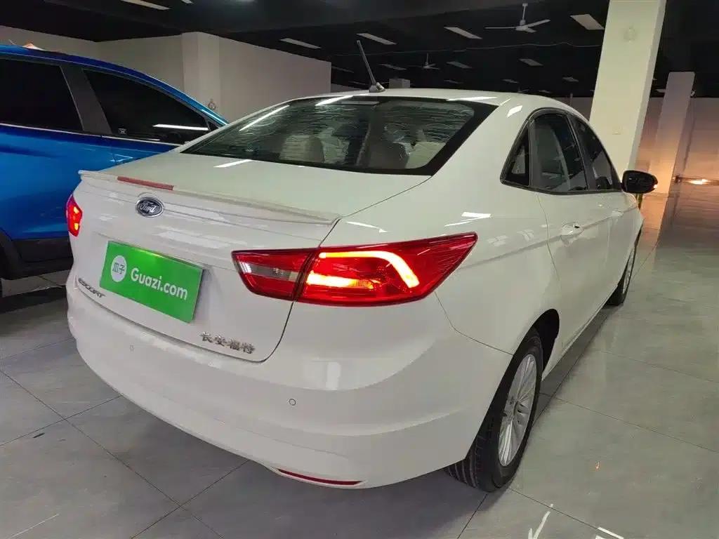 2017 Ford Focus Facelift 1.5L Automatic Comfort Model — миниатюра 23