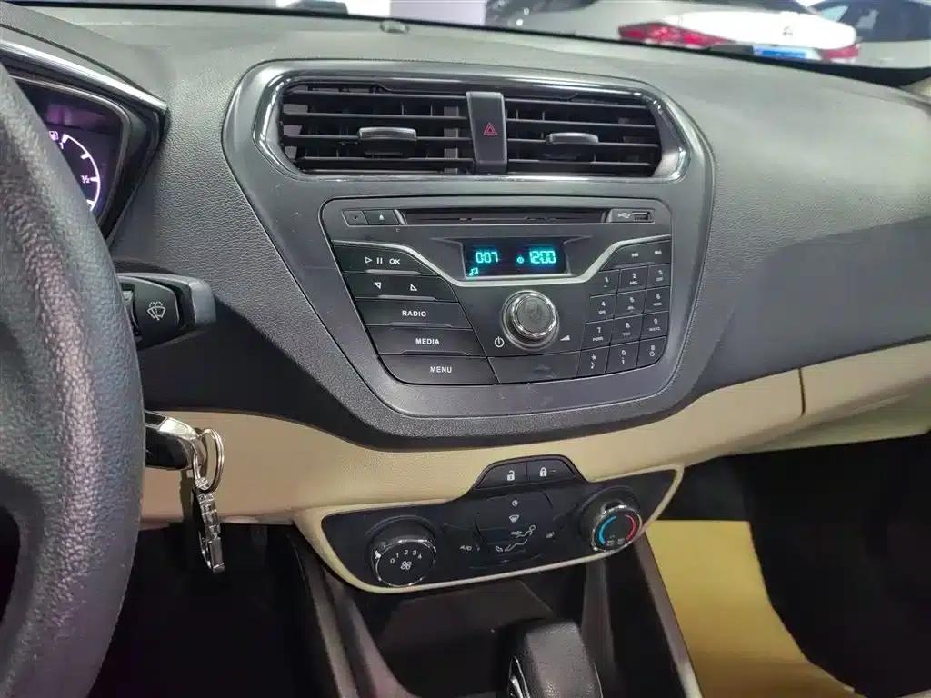 2017 Ford Focus Facelift 1.5L Automatic Comfort Model — миниатюра 5