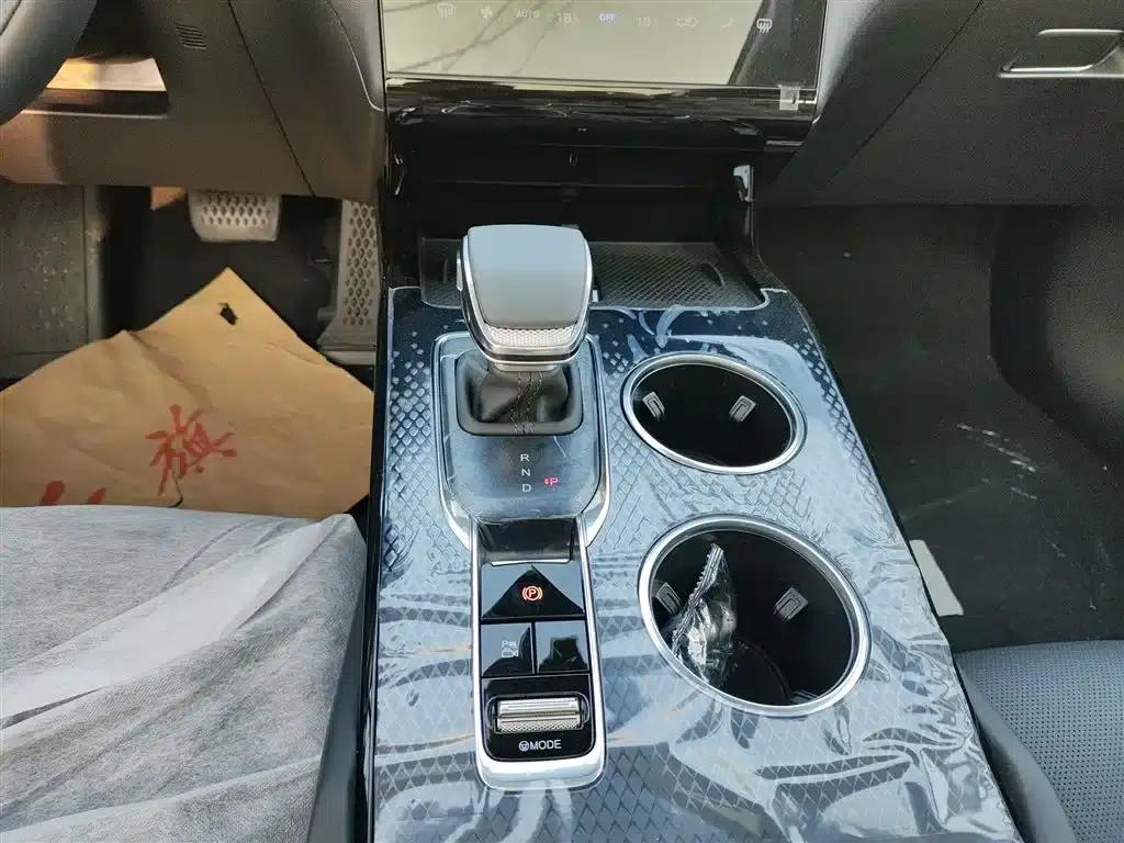 Hongqi HS3 PHEV 2025 Model 125km JIANG PLUS 2 Million Unit Commemorative Edition — миниатюра 11