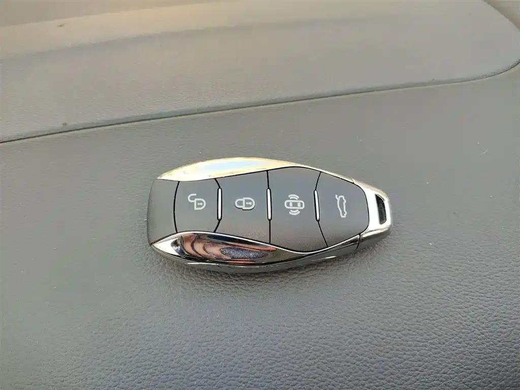 Hongqi HS3 PHEV 2025 Model 125km JIANG PLUS 2 Million Unit Commemorative Edition — миниатюра 18