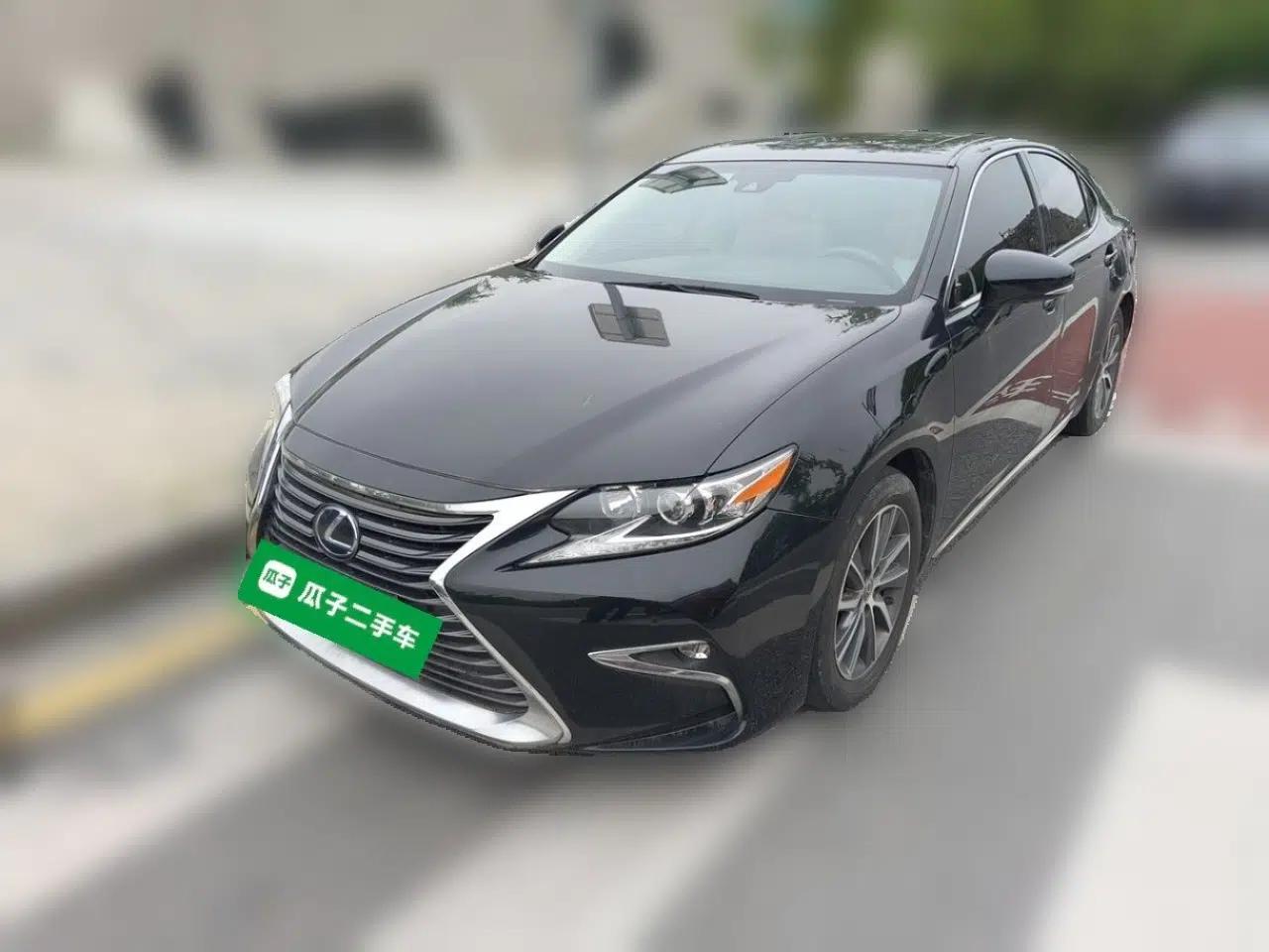 Lexus ES 2015 300h Comfort Edition — миниатюра 1