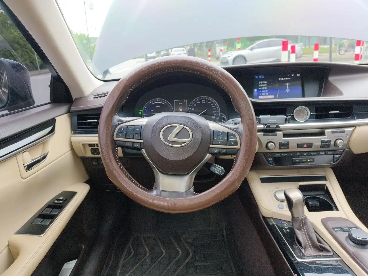 Lexus ES 2015 300h Comfort Edition — миниатюра 11