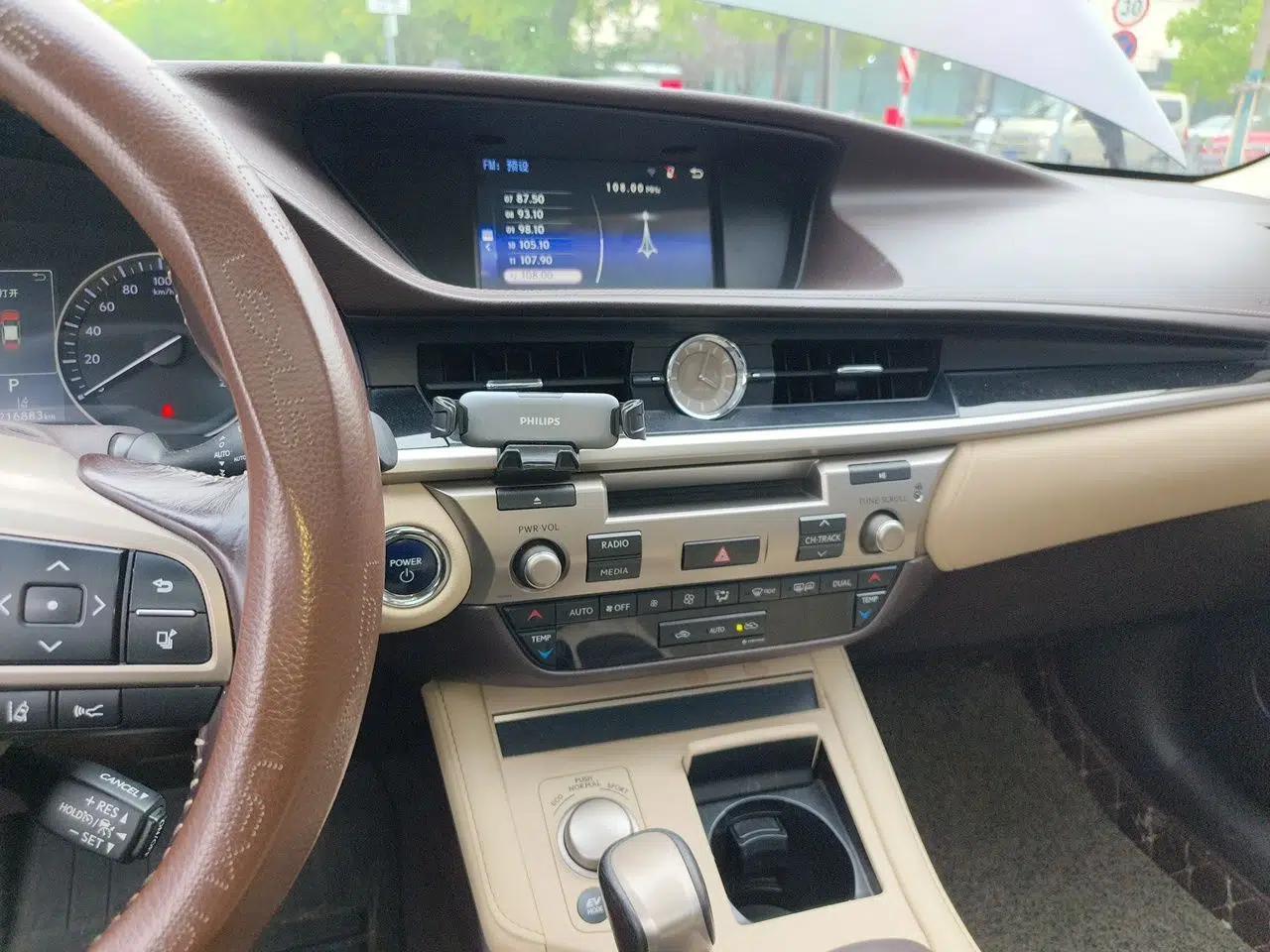 Lexus ES 2015 300h Comfort Edition — миниатюра 14