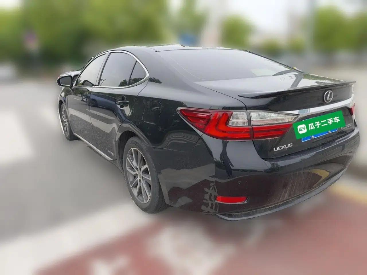 Lexus ES 2015 300h Comfort Edition — миниатюра 4