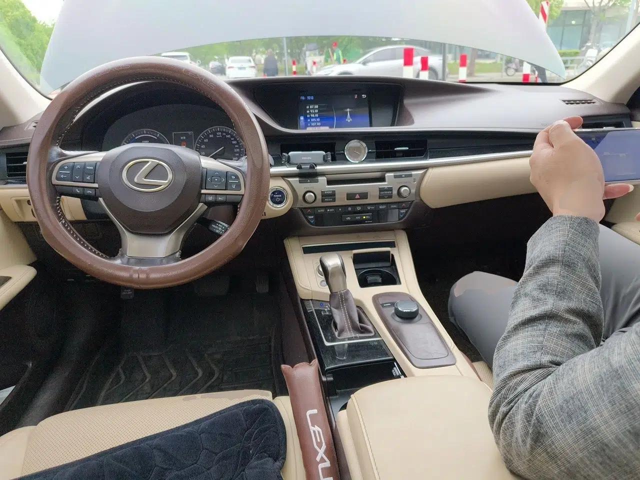 Lexus ES 2015 300h Comfort Edition — миниатюра 10