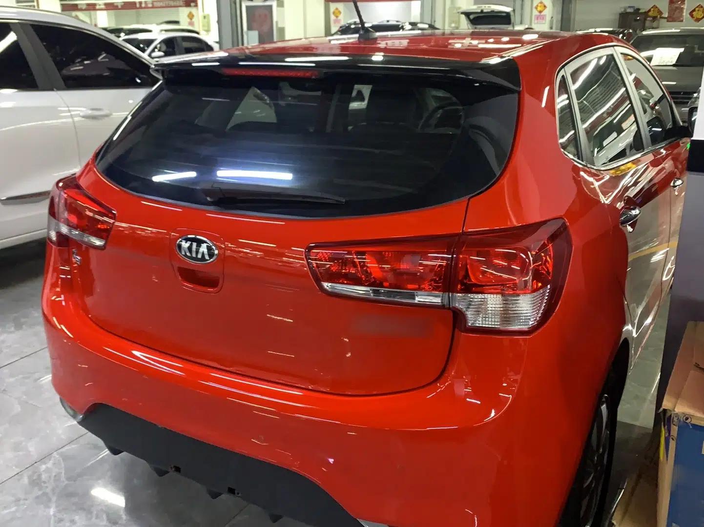 Kia K2 2015 Hatchback 1.4L AT GLS Cool Edition — миниатюра 5