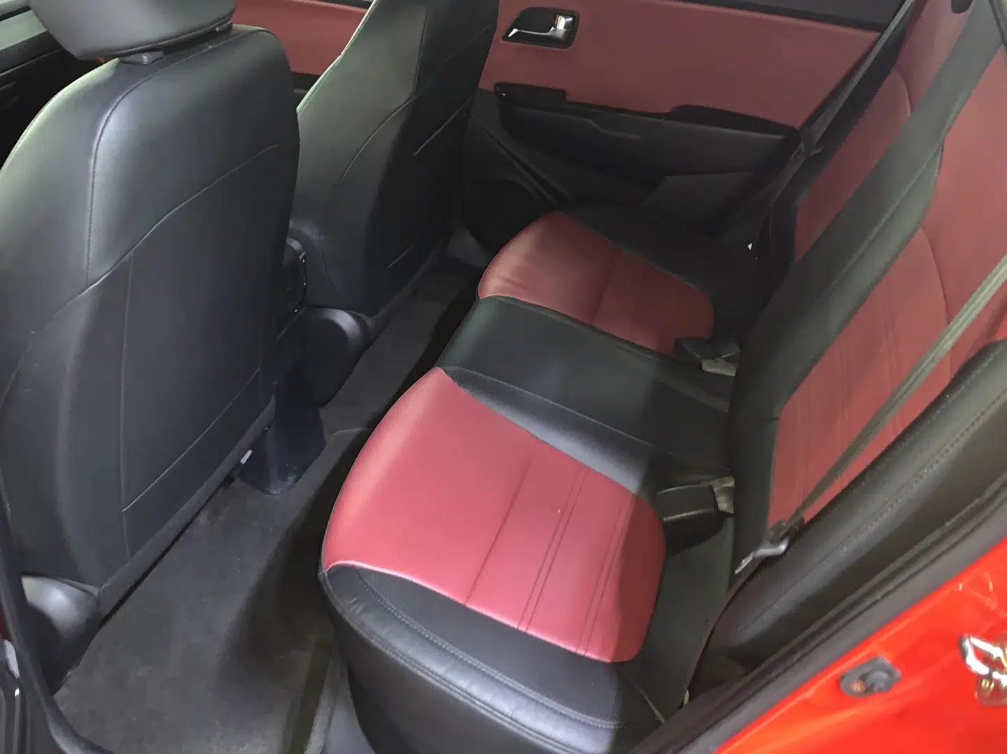 Kia K2 2015 Hatchback 1.4L AT GLS Cool Edition — миниатюра 10