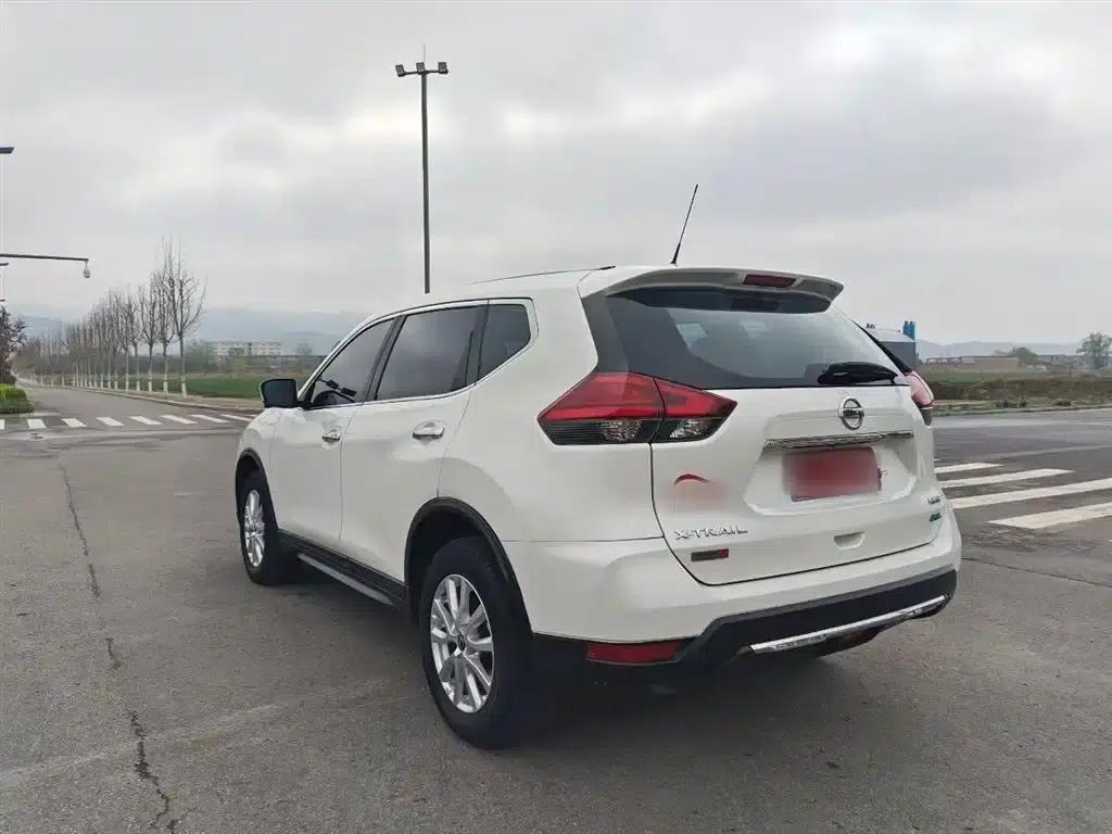 Nissan X-Trail 2017 2.0L CVT Comfort Edition 2WD — миниатюра 5