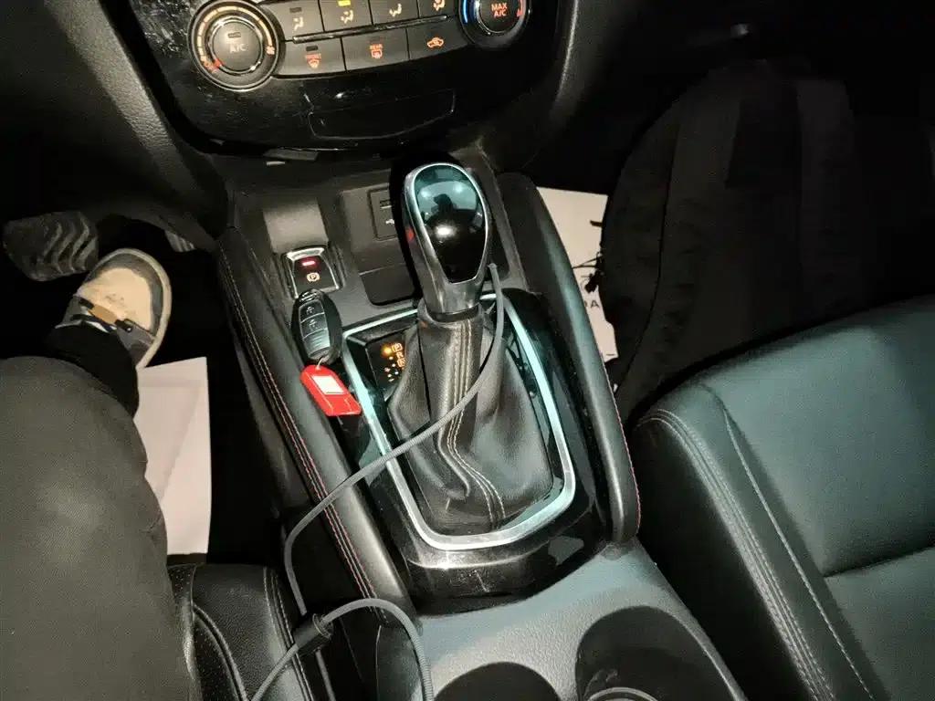 Nissan Qashqai 2021 2.0L CVT Luxury Edition — миниатюра 6