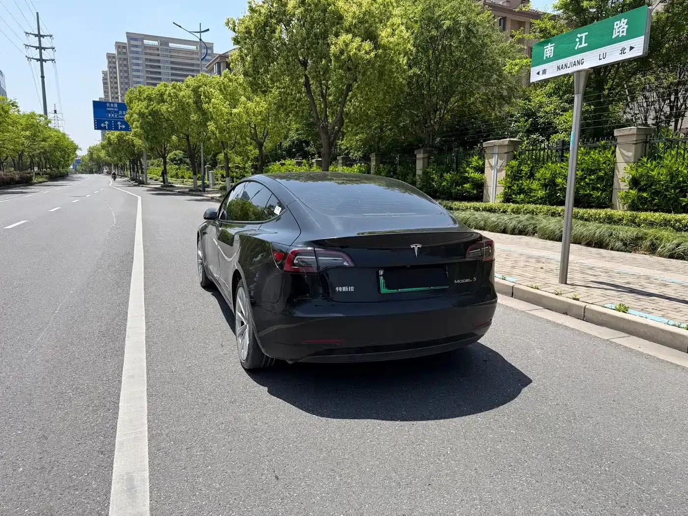Model 3 2022 Rear-Wheel Drive — миниатюра 3