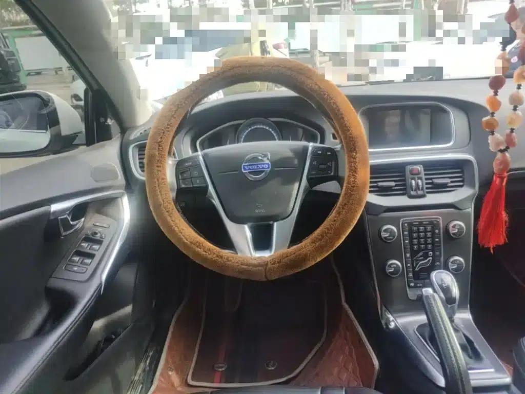 2015 Volvo V40 1.6T Smart Edition — миниатюра 3