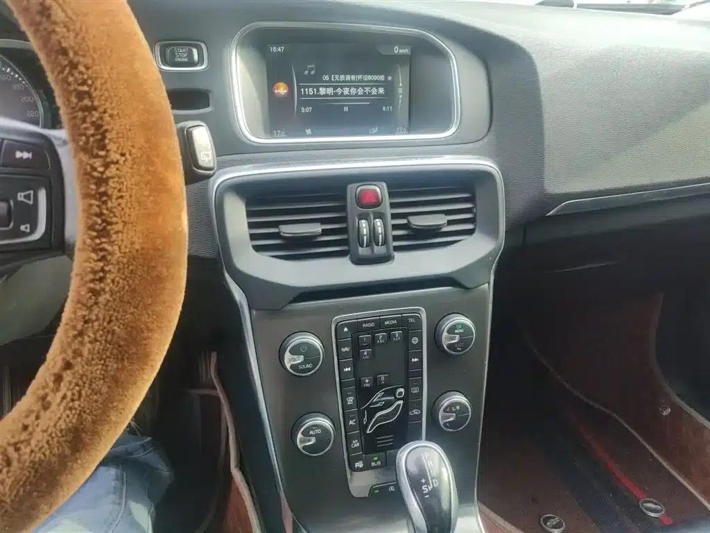 2015 Volvo V40 1.6T Smart Edition — миниатюра 6