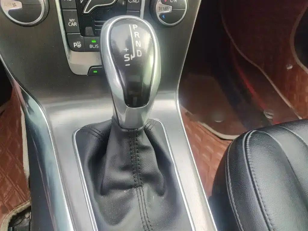2015 Volvo V40 1.6T Smart Edition — миниатюра 7