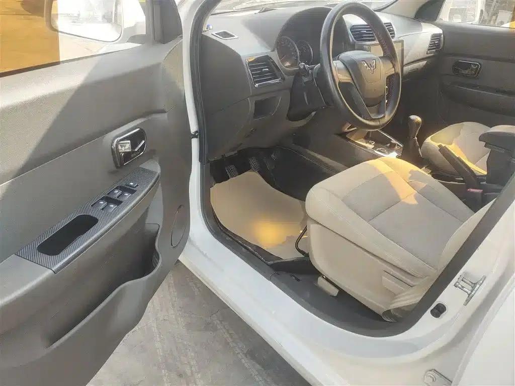 Wuling Hongguang 2014 1.5L S Standard Edition — миниатюра 16
