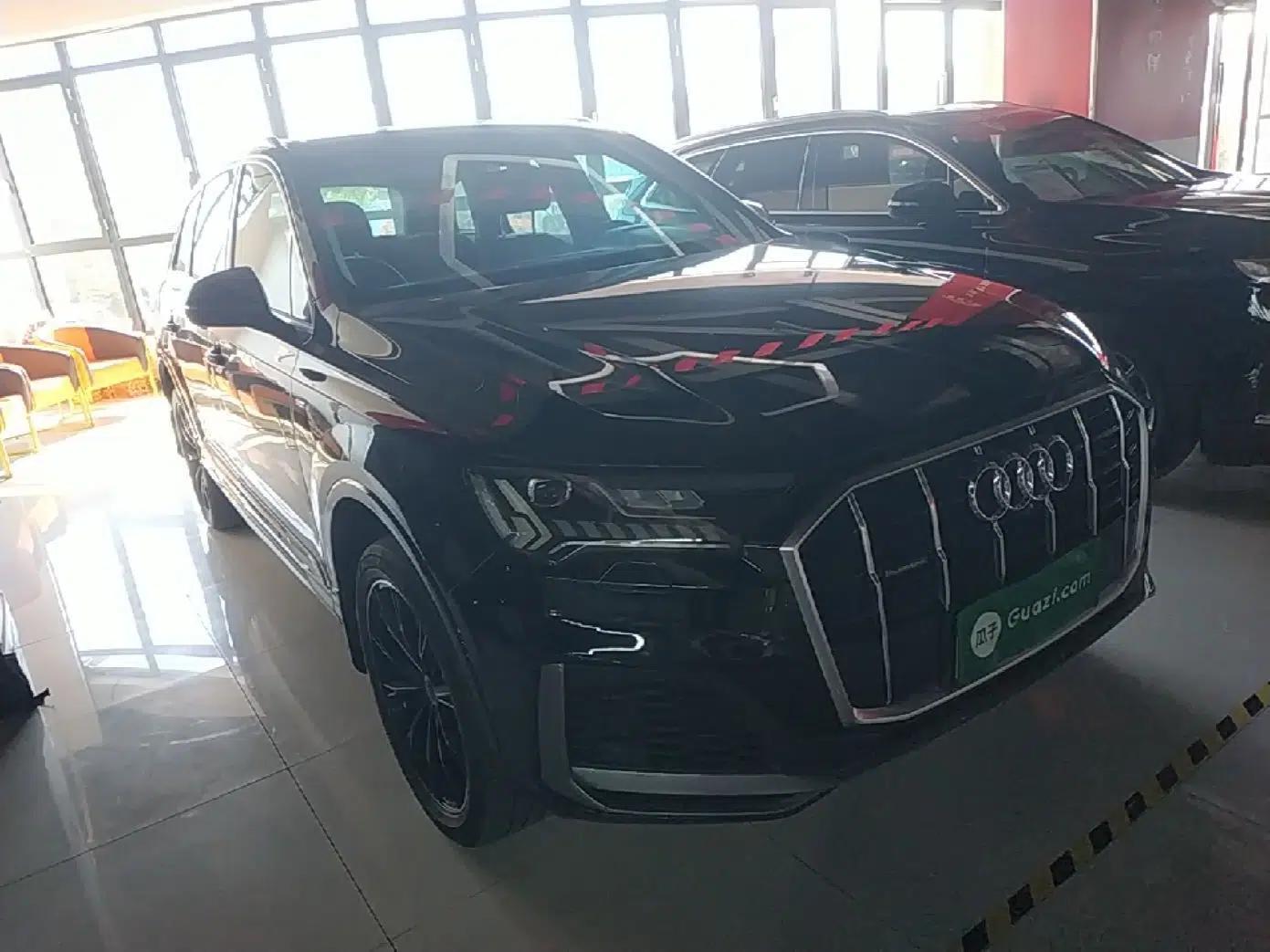 Audi Q7 2021 55 TFSI quattro S line Sport model — миниатюра 3