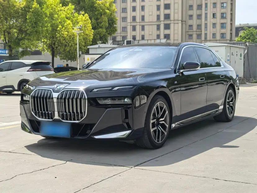 BMW 7 Series 2023 735Li M Sport Package — миниатюра 1