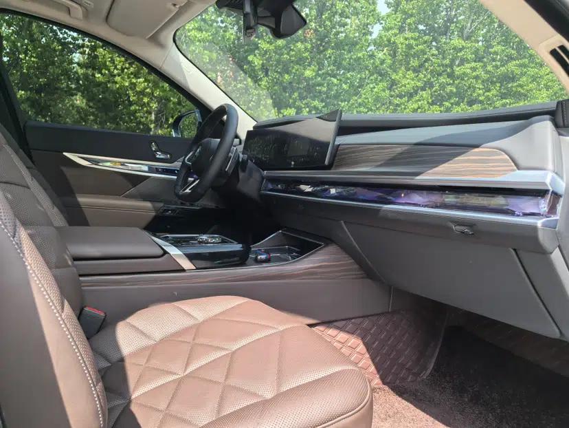 BMW 7 Series 2023 735Li M Sport Package — миниатюра 14