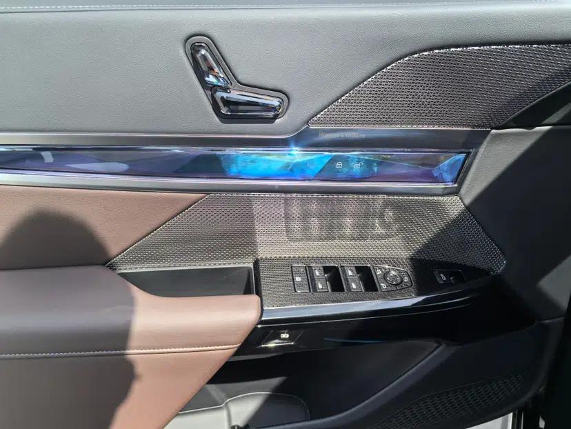 BMW 7 Series 2023 735Li M Sport Package — миниатюра 15