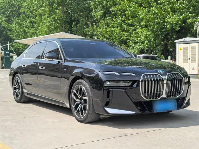 BMW 7 Series 2023 735Li M Sport Package — миниатюра 3