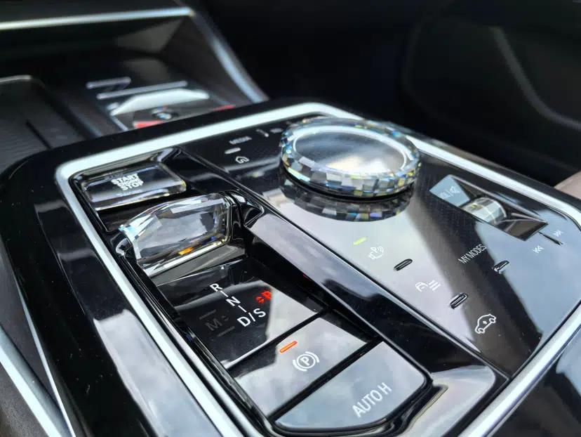 BMW 7 Series 2023 735Li M Sport Package — миниатюра 9