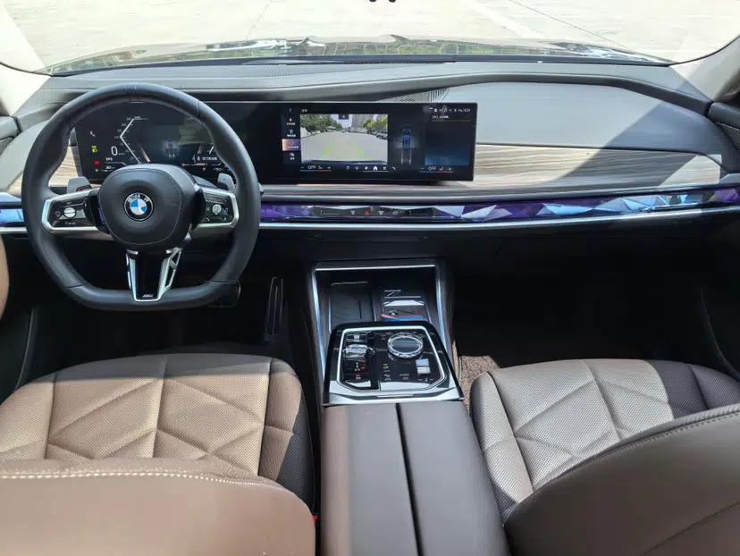 BMW 7 Series 2023 735Li M Sport Package — миниатюра 10