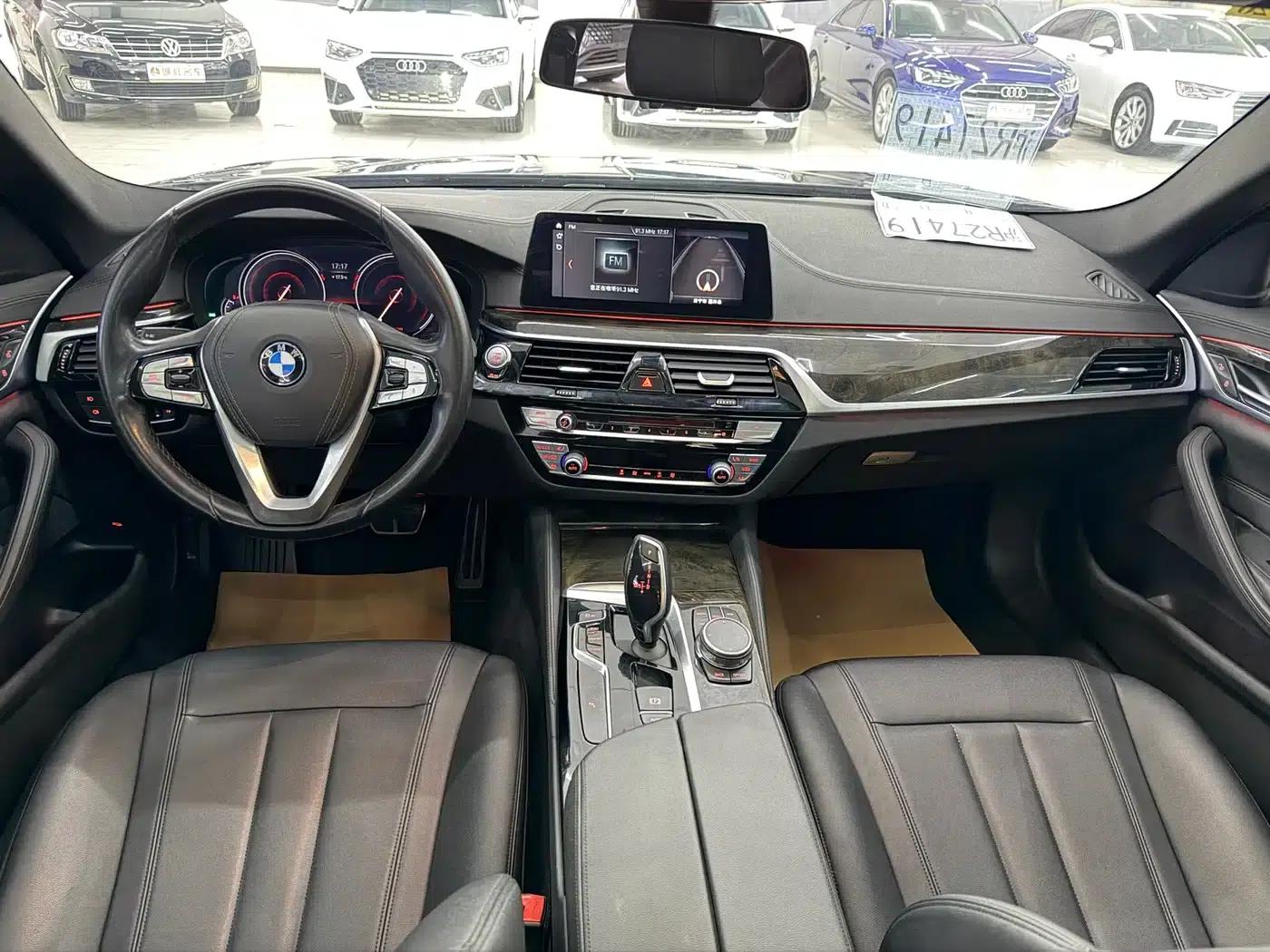 2018 BMW 5 Series 525Li M Sport Package — миниатюра 7