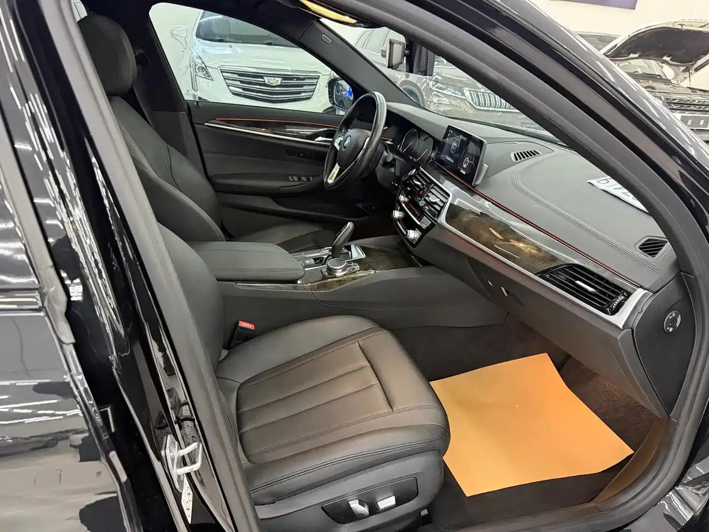 2018 BMW 5 Series 525Li M Sport Package — миниатюра 8