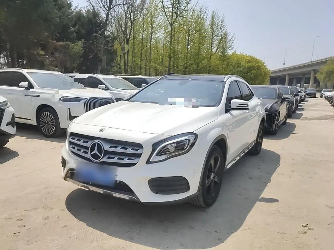 Mercedes-Benz GLA 2019 GLA 200 Fashion Model — миниатюра 1
