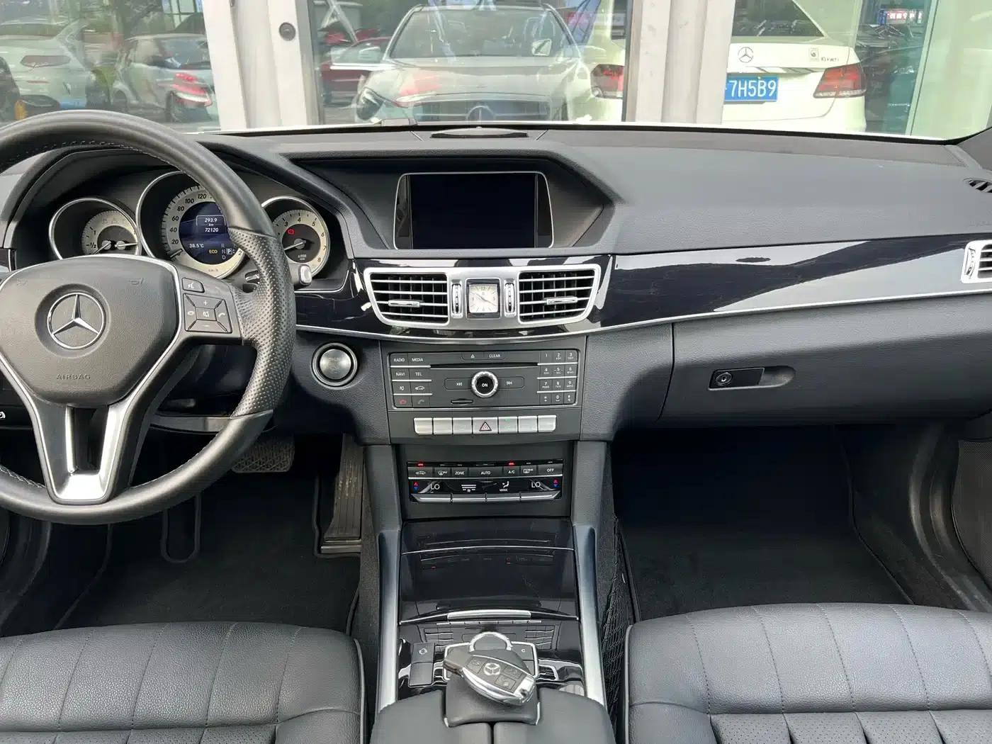 2015 Mercedes-Benz E-Class Facelift E 260 L Sport — миниатюра 22