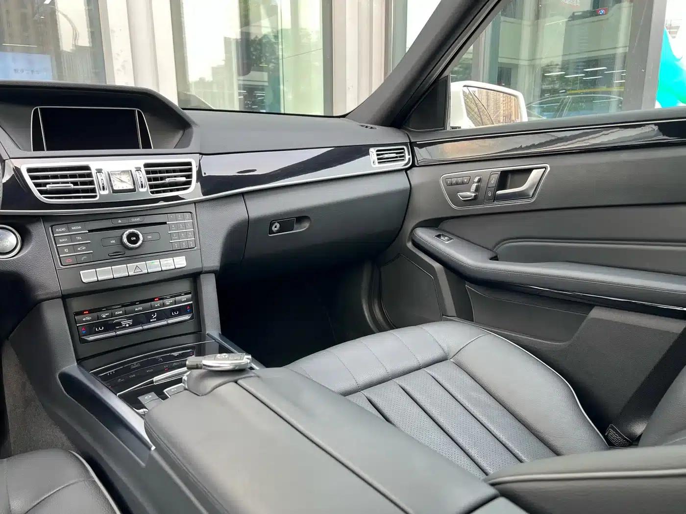 2015 Mercedes-Benz E-Class Facelift E 260 L Sport — миниатюра 23
