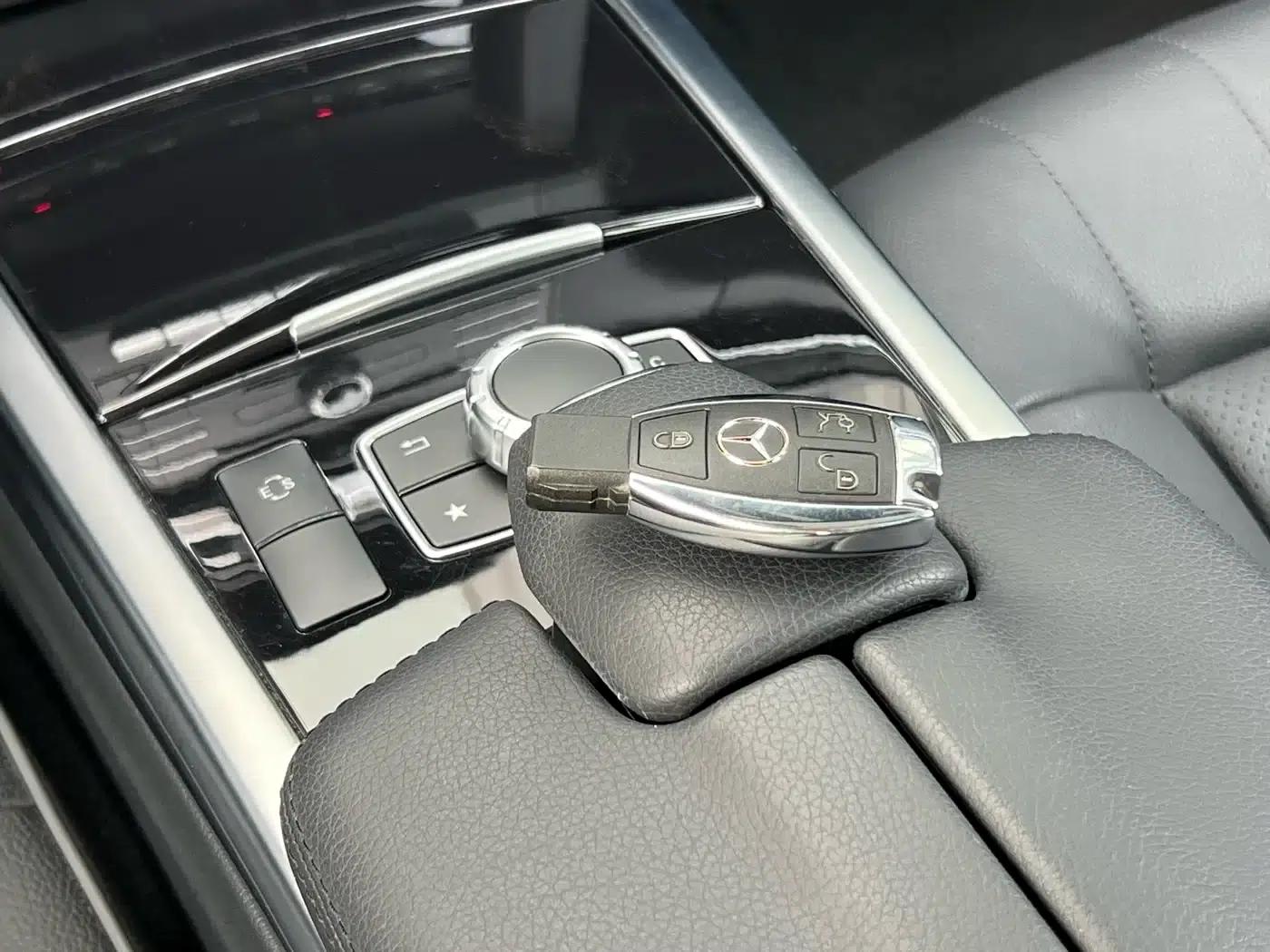 2015 Mercedes-Benz E-Class Facelift E 260 L Sport — миниатюра 26