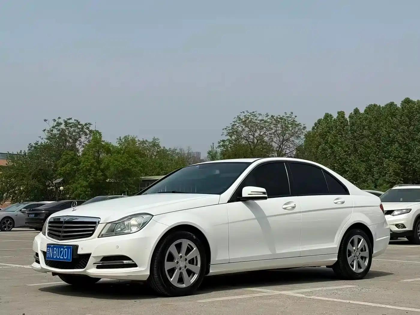 Mercedes-Benz C-Class 2013 C 180 CGI Classic — миниатюра 1