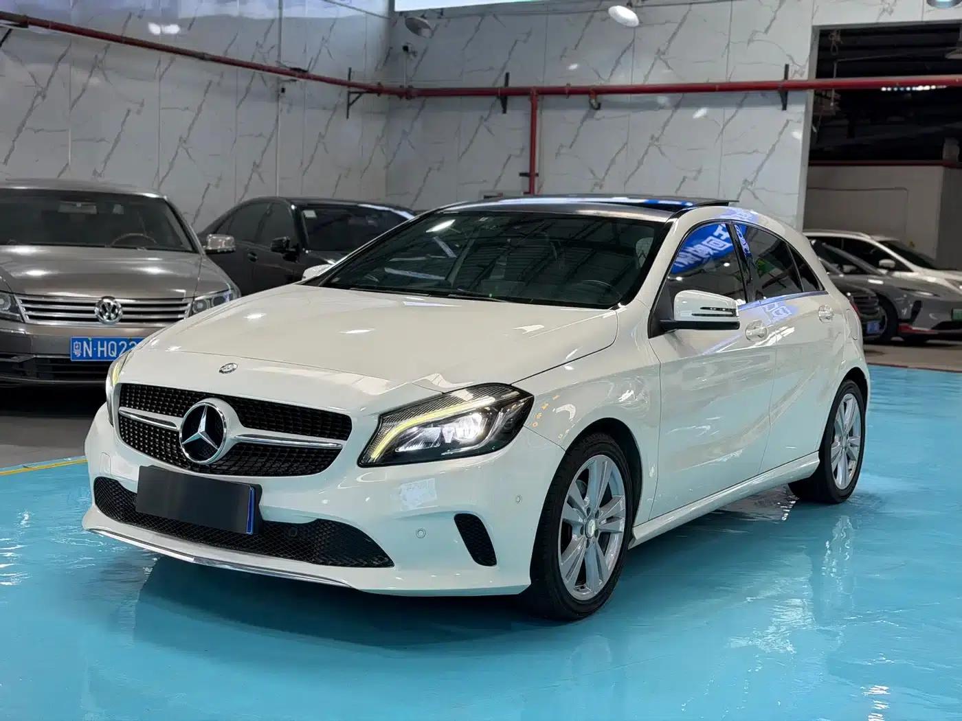 2016 Mercedes-Benz A-Class Imported Model A 200 Fashion Edition — миниатюра 1