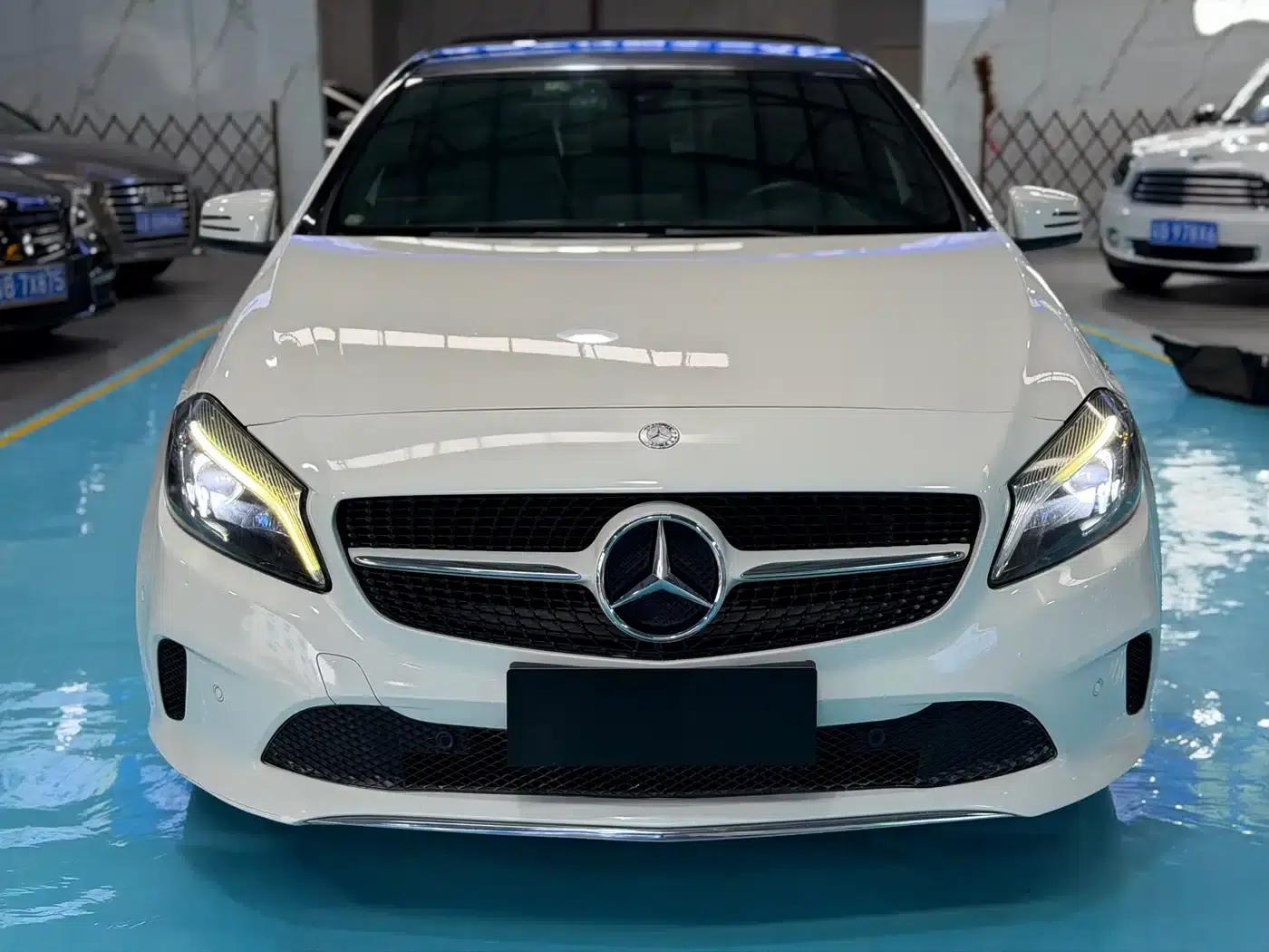 2016 Mercedes-Benz A-Class Imported Model A 200 Fashion Edition — миниатюра 2