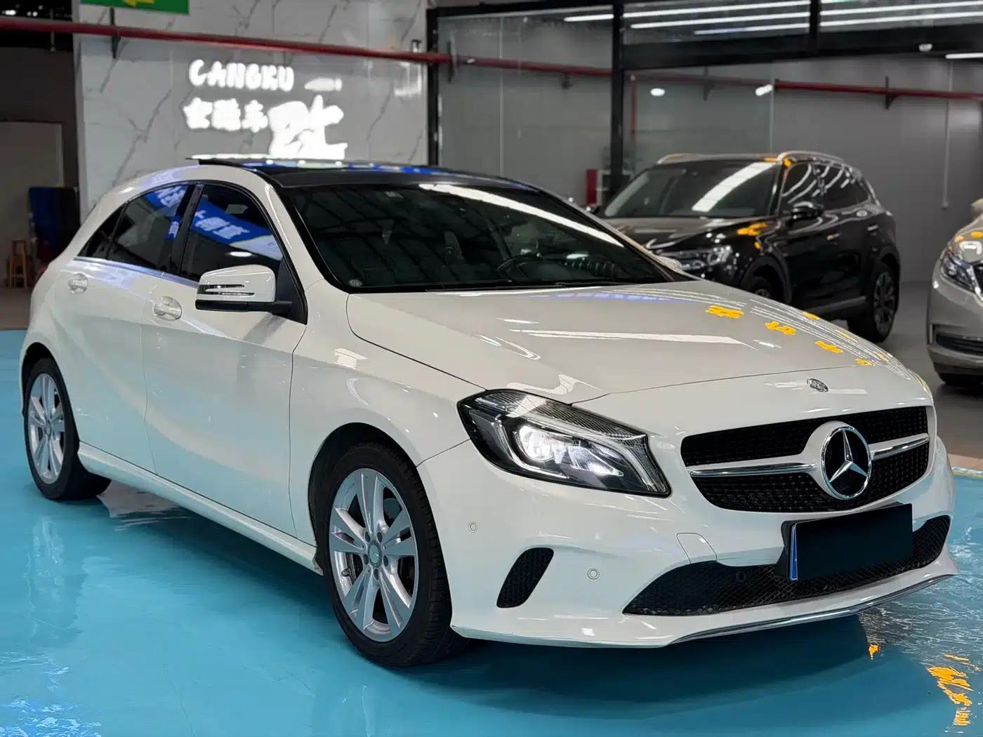 2016 Mercedes-Benz A-Class Imported Model A 200 Fashion Edition — миниатюра 3