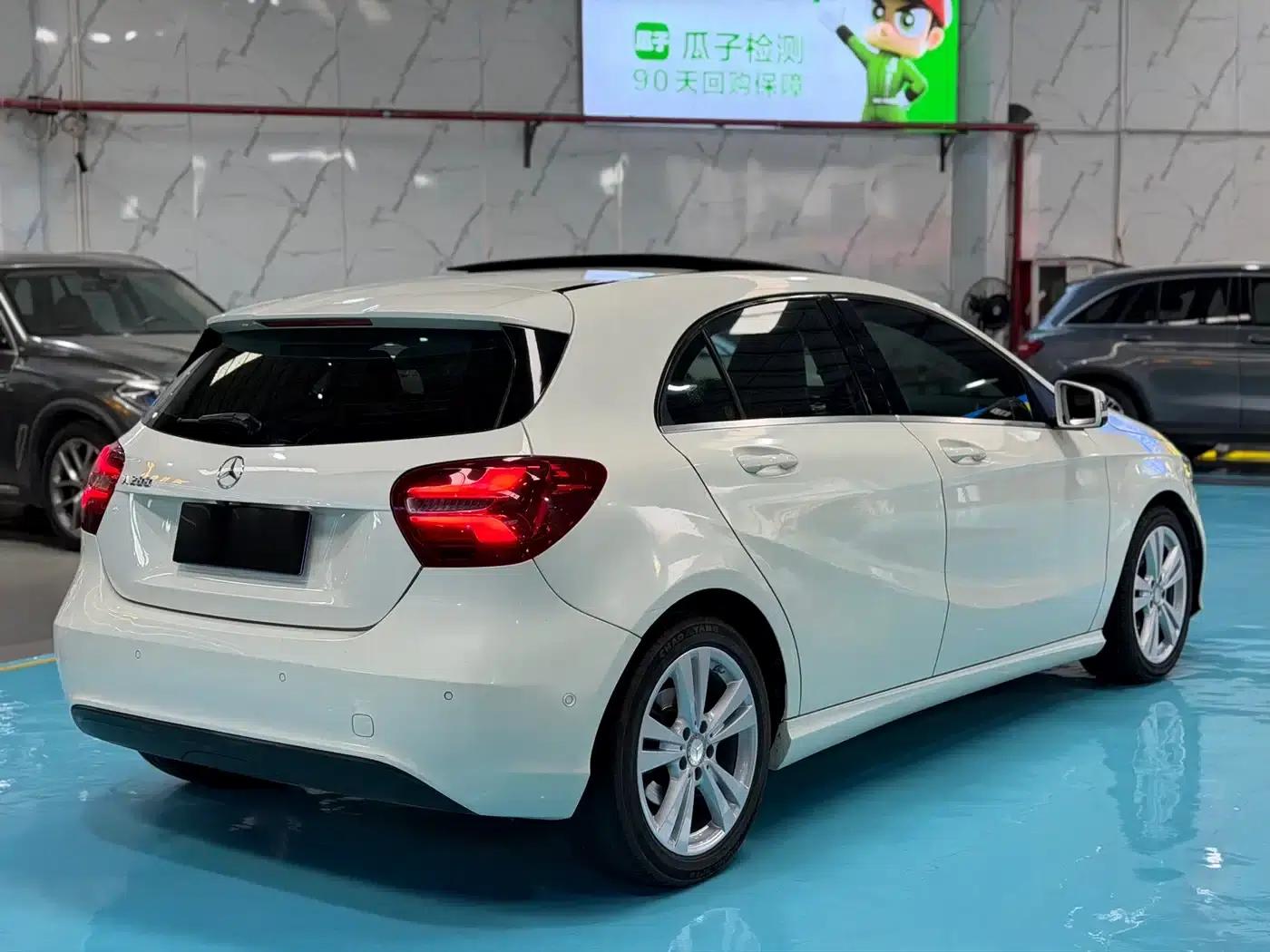 2016 Mercedes-Benz A-Class Imported Model A 200 Fashion Edition — миниатюра 4