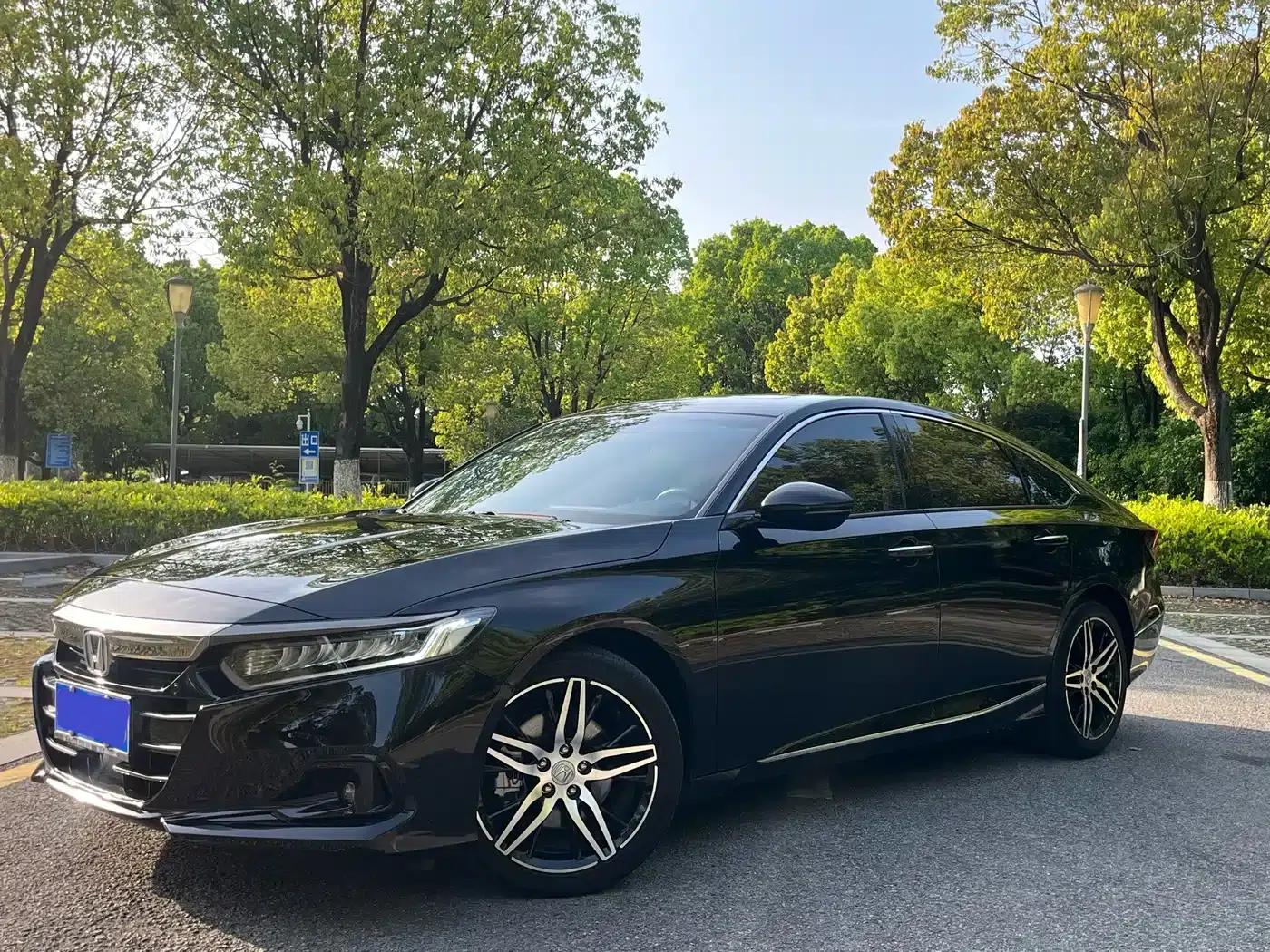 2022 Honda Accord Hybrid 2.0L Phantom Night Edition — миниатюра 1