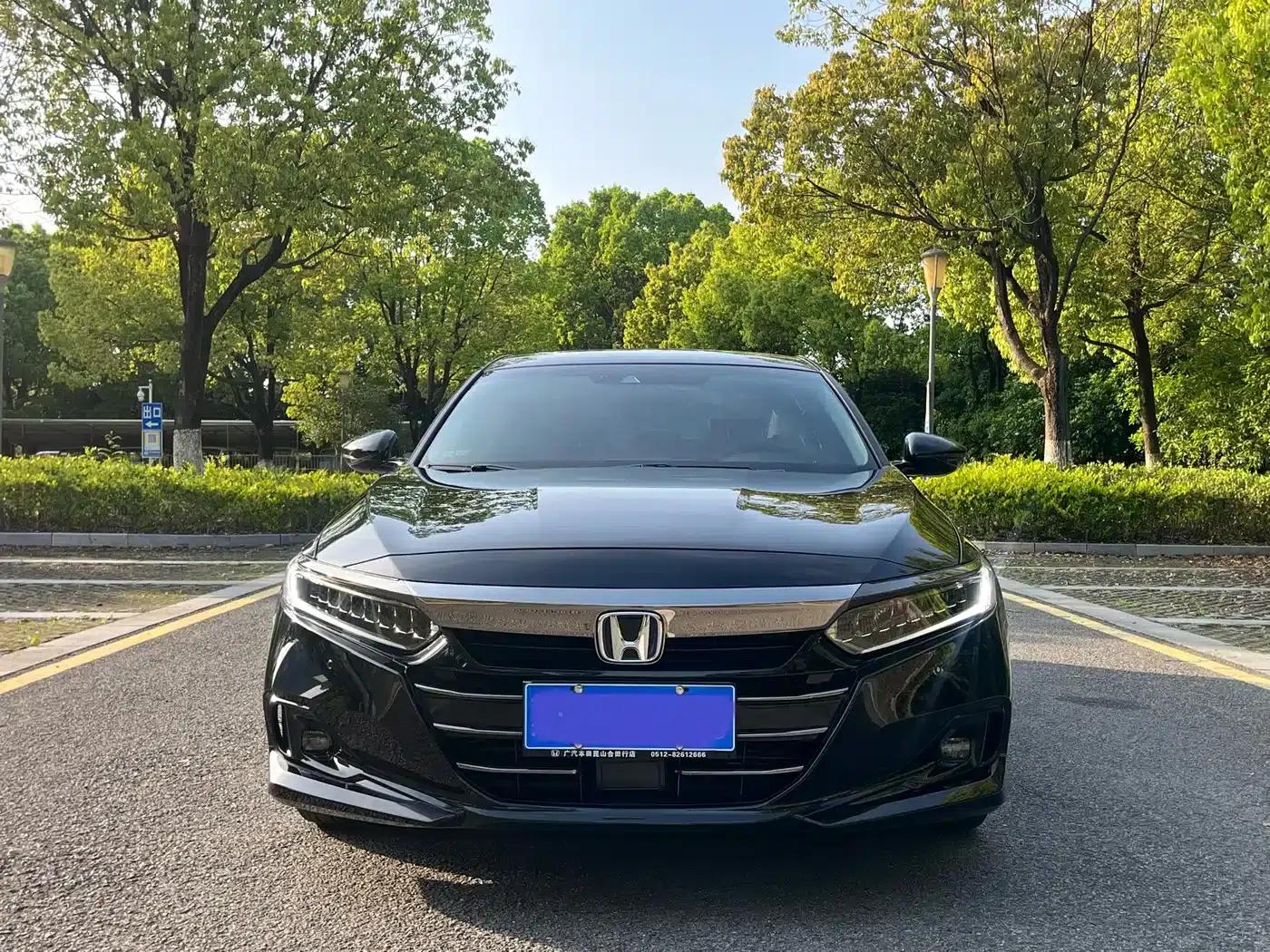 2022 Honda Accord Hybrid 2.0L Phantom Night Edition — миниатюра 2
