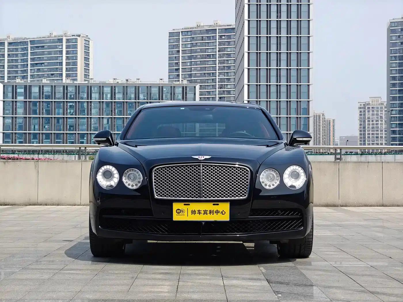 2017 Flying Spur 4.0T V8 Standard Edition — миниатюра 2