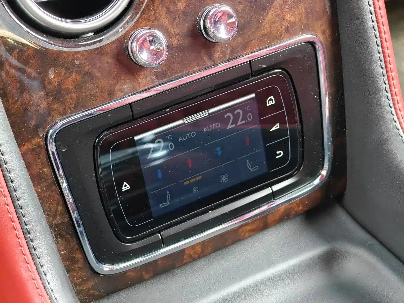 2017 Flying Spur 4.0T V8 Standard Edition — миниатюра 12